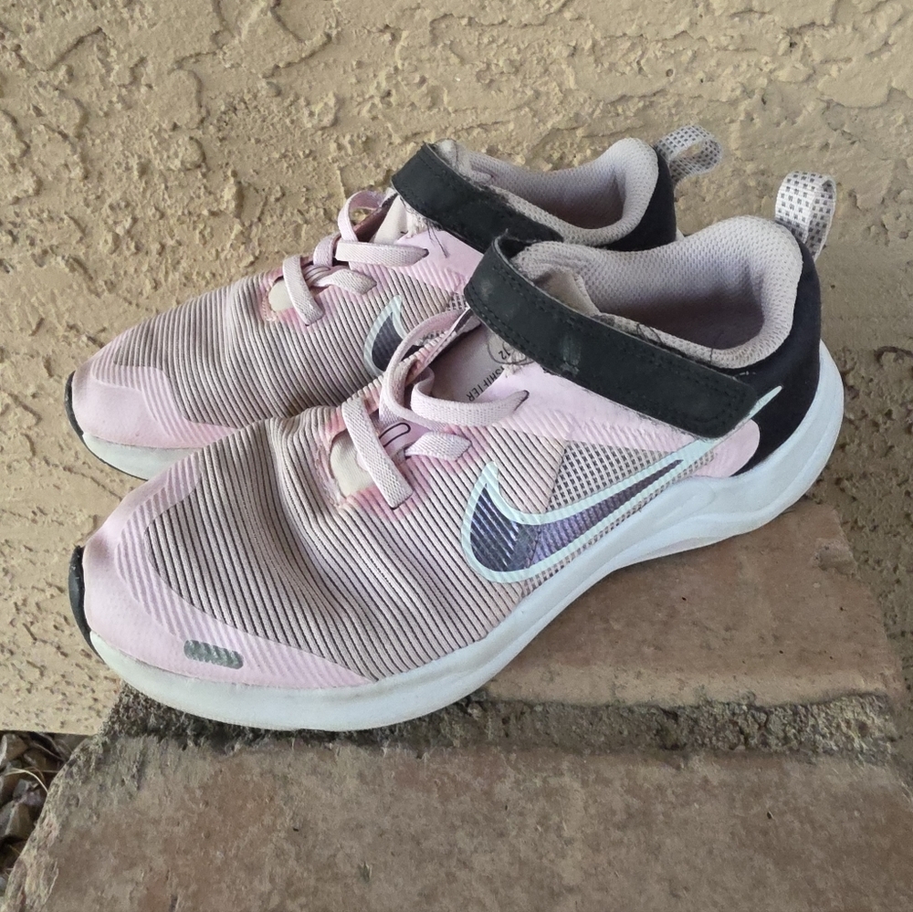 Pink Nike Star Runners